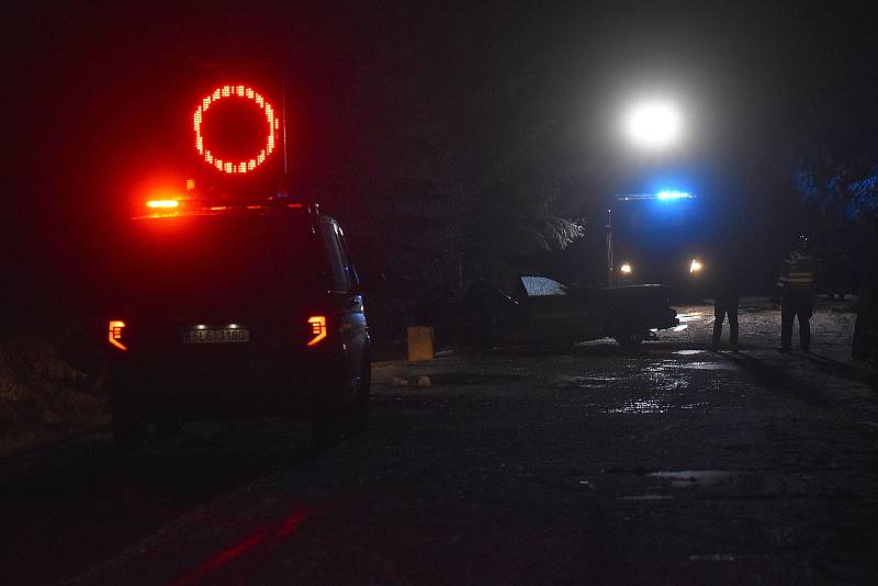 Na velikonoční pondělí večer se stala na silnici kousek pod Dolní Černou Studnicí směrem na Jablonec tragická nehoda.