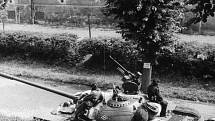21. srpna 1968 vtrhla do Pojizeří invazní vojska armád Varšavské smlouvy. Invazní tank před turnovskými kasárnami.