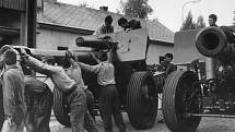 21. srpna 1968 vtrhla do Pojizeří invazní vojska armád Varšavské smlouvy. Čeští vojáci v turnovských kasárnách byli připraveni k obraně města. 