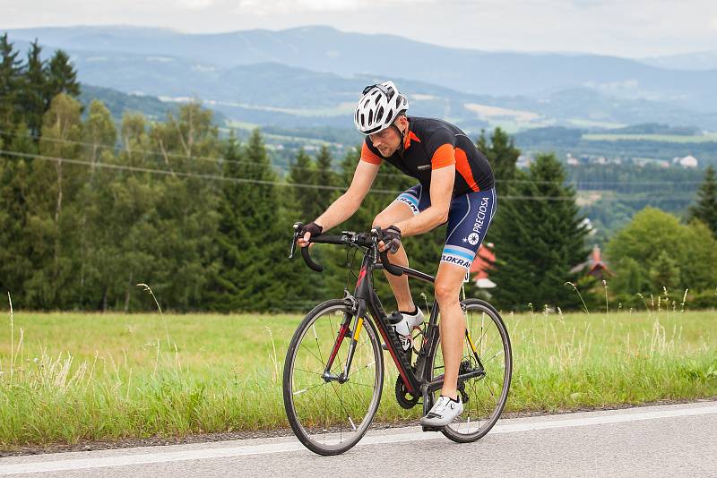 Pátý ročník nejdelšího cyklistického podniku v Česku, Metrostav Handy Cyklo Maraton, pokračoval 4. srpna. Pětidenního maratonu se účastní 42 čtyř nebo osmi členných týmů, které musí zdolat v limitu 111 hodin trasu o délce zhruba 2222 kilometrů.