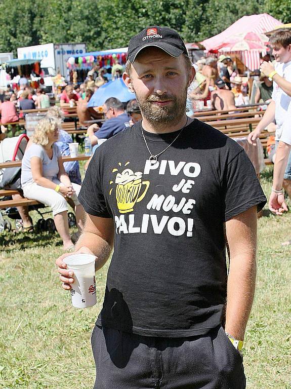 Tradiční Pivní slavnost pivovaru Svijany v areálu koupaliště ve Svijanském Újezdu.