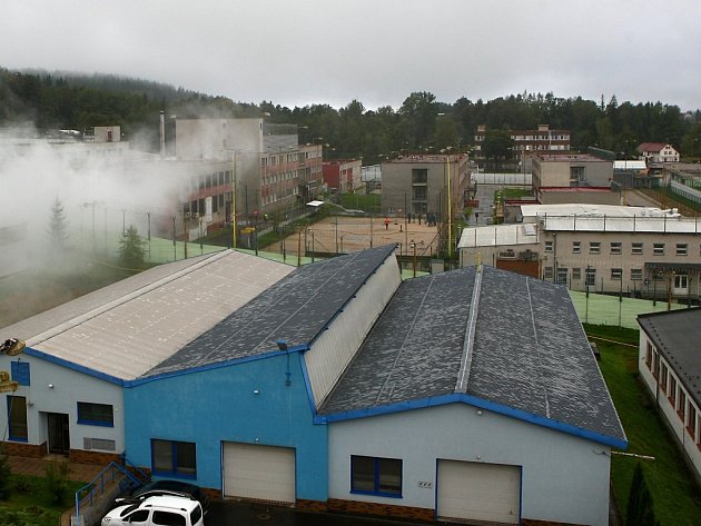 Věznice Rýnovice v souseství areálu bývalého Liazu.
