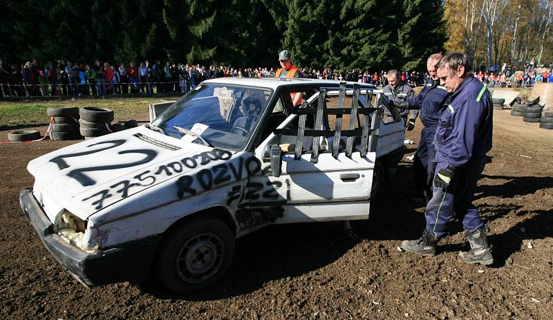 Tanvald v sobotu hostil třetí pokračování již legendárního Autošťouchu. Závodilo přes sedmdesát posádek a diváků přišly na tři tisíce.