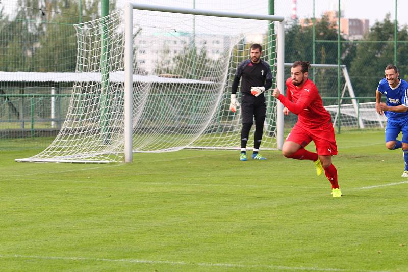 Divize: Mšeno A - Dvůr Králové  2:0 (1:0) Mšeno - červené dresy.