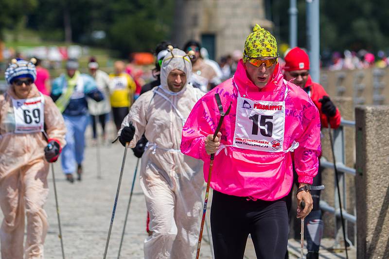 Největší lyžařská událost letní sezony se uskutečnila 18. června v Jablonci nad Nisou. U vodní nádrže Mšeno se konal recesistický závod v běhu na lyžích Prasoloppet - Prasův běh 2017.