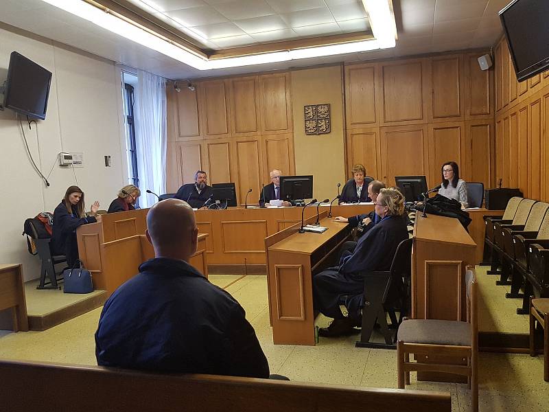 Krajský soud v Praze zprostil obžaloby Pavla Šrytra a Jána Kaca, protože se podle něj neprokázalo, že skutek spáchali.