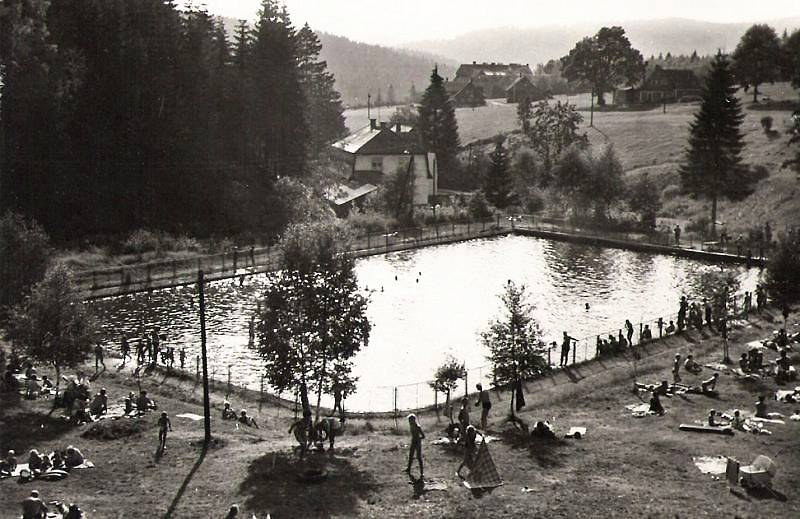 Historické fotografie Harrachova. Koupaliště.