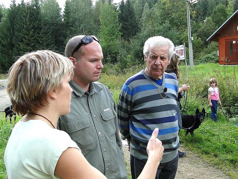 Podzimní psí putování Po stopách Dášenky na Bramberk.