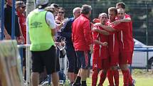 Fotbalisté Železného Brodu získali první divizní bod. Se Svitavy (v pruhovaném) hráli 1:1. 