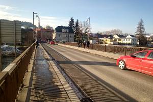 Zchátralý most přes Jizeru v Semilech letos zrekonstruuje Liberecký kraj.