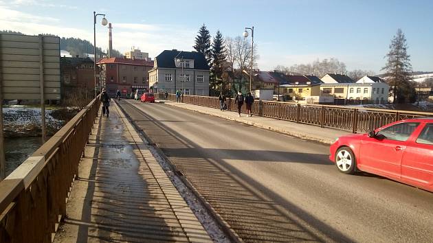 Zchátralý most přes Jizeru v Semilech letos zrekonstruuje Liberecký kraj.