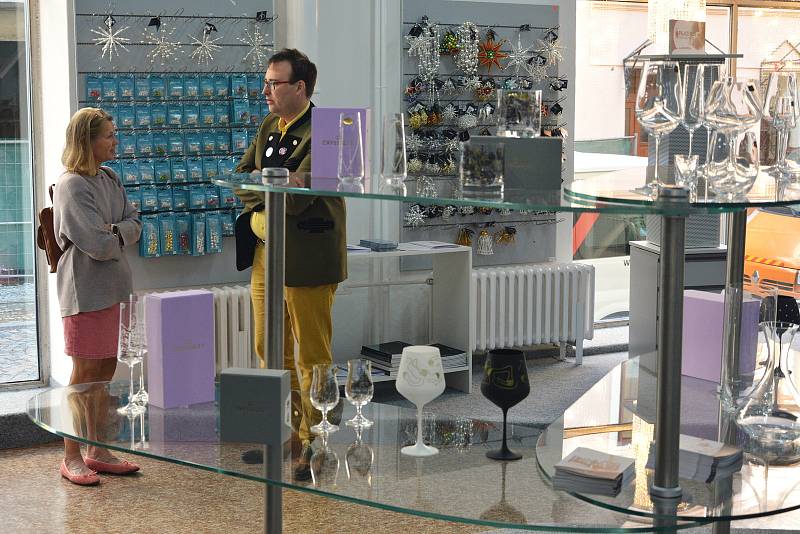Fotogalerie: Svaz výrobců skla a bižuterie otevřel nový palác v centru  Jablonce - Jablonecký deník