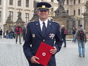 Petr Bartoň  V letošním roce si převzal i on ocenění nejvyšší. Za 160 odběrů krve, které dovršil v loňském roce, si převzal ocenění na Pražském hradě. 