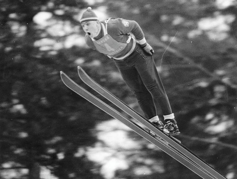 Historické fotografie Harrachova. Na snímku skokan na lyžích Dalibor Motejlek.