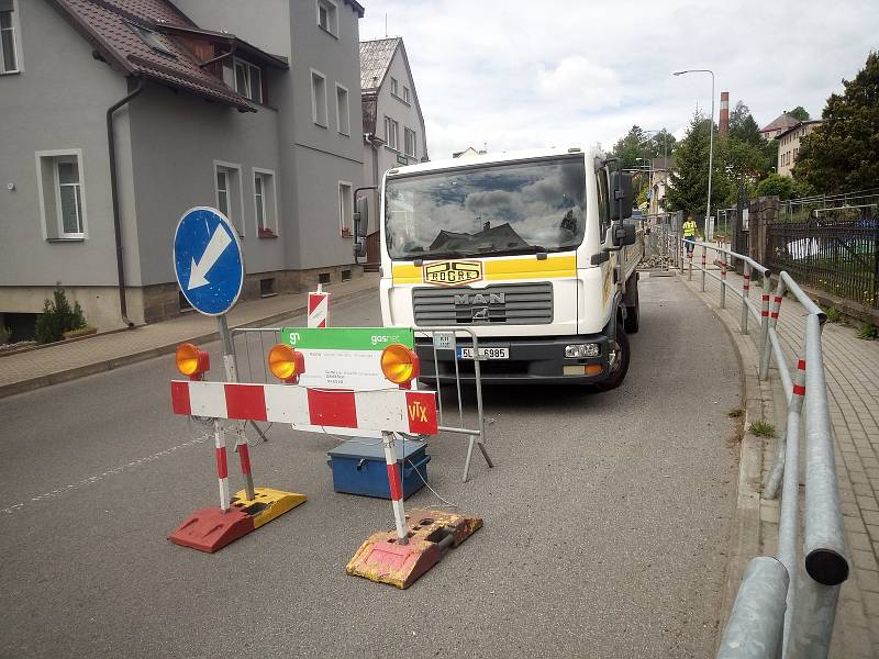 Rozkopaný Jablonec, ulice Rychnovská.