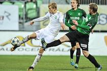 Utkání 14. kola HET ligy mezi MFK Karviná vs. FK Jablonec hrané 19. listopadu 2017 v Karviné. (vlevo) Filip Panák.