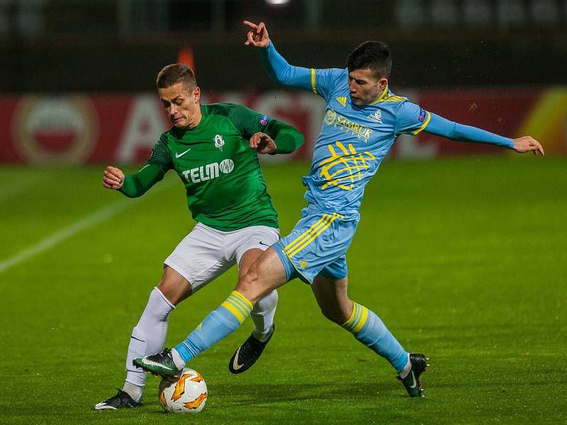 Zápas skupiny K Evropské ligy mezi týmy FK Jablonec a FC Astana se odehrál 25. října na stadionu Střelnice v Jablonci nad Nisou. Na snímku vlevo je Tomáš Holeš.