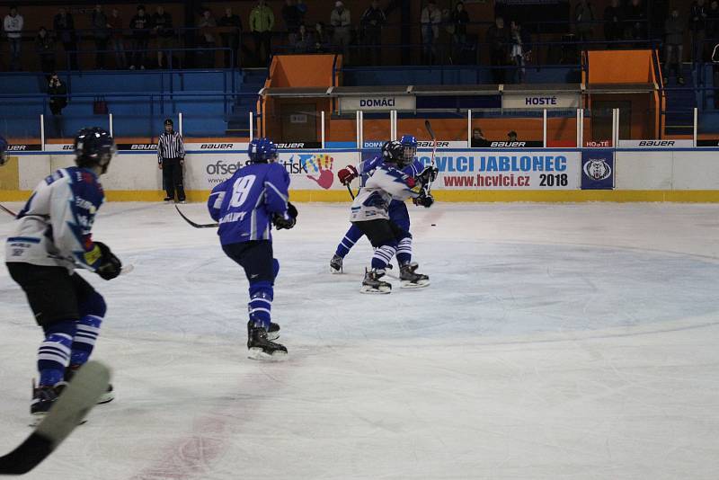 Hokejová liga staršího dorostu HC Vlci - Kralupy n. Vltavou 4:2. Vlci v bílých dresech.