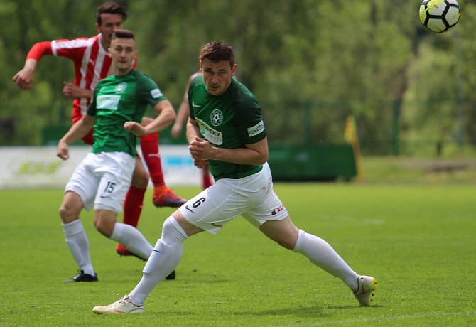 Domácí Hamry neustály derby divize C s áčkem Mšena a dostalo pět gólů.