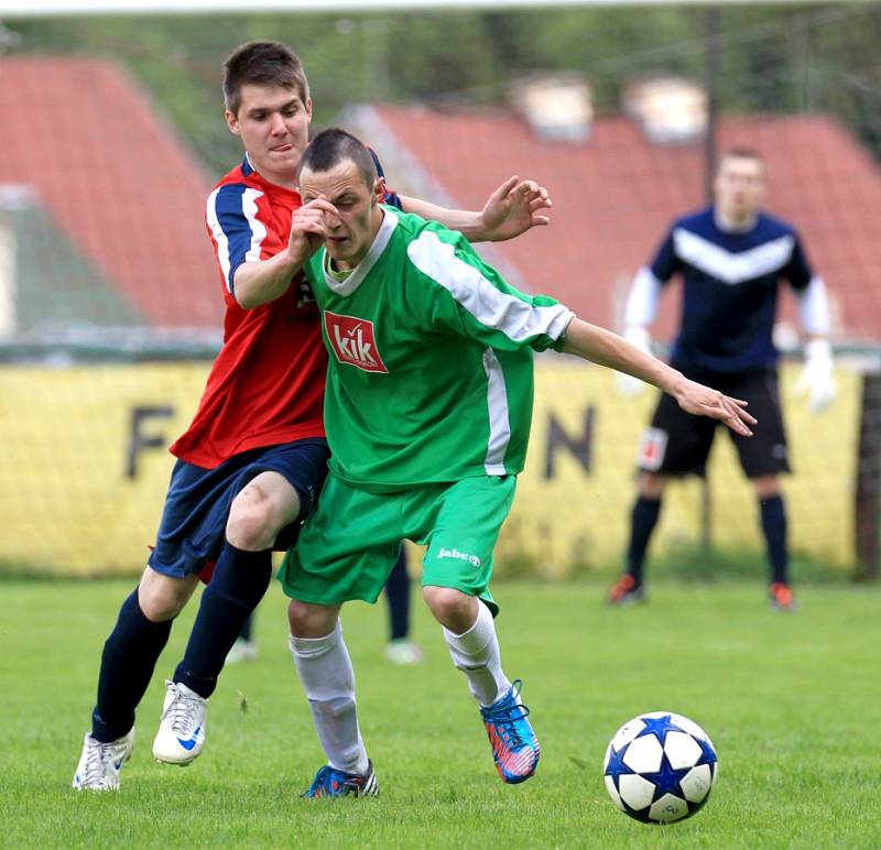 Fotbalisté Plavů (v zeleném) doma přejeli béčko Velkých Hamrů 5:0.