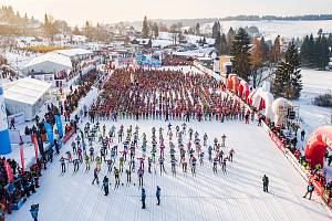 Start hlavního závodu Jizerské 50 v roce 2020. 