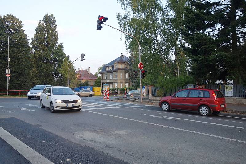 Ulice Palackého, kudy vede doprava na Liberec i Tanvald a Harrachov.