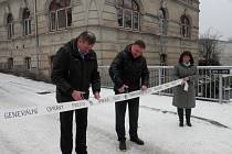 Otevření mostu v Jánské ulici: vlevo náměstek primátora Miloš Vele, uprostřed primátor Jablonce n. N. Petr Beitl.