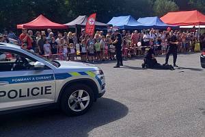 Tanvaldští policisté představili svoji práci na oslavách ve Zlaté Olešnici.