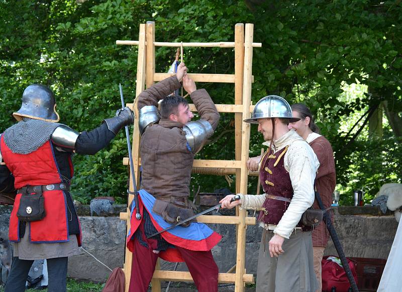 Turistické památky v Libereckém kraji nabízejí pestrý přehled akcí na prázdninové měsíce. Na Valdštejně se pravidelně konají prohlídky s loupeživým rytířem či audientu u Valdštejna. Výjimkou tu nejsou ani středověké víkendy se souboji a kuchyní z těchto č