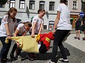 Střed Jablonce zaplavili ranění a mladí zdravotníci. Sjeli se ze dvou krajů a to Libereckého a Ústeckého. Vítězové všech oblastních kol zápolili o postup na celorepublikové kolo, které proběhne 16. – 18. června v Havlíčkově Brodě.