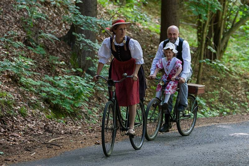 Dvanáctý ročník Spanilé jízdy Cyklostezkou Járy Cimrmana odstartoval 11. června na mostě přes Kamenici v Návarově.