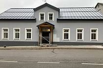Někdejší kulturní dům v Janově nad Nisou prošel kompletní rekonstrukcí. Snímek z postupu prací.