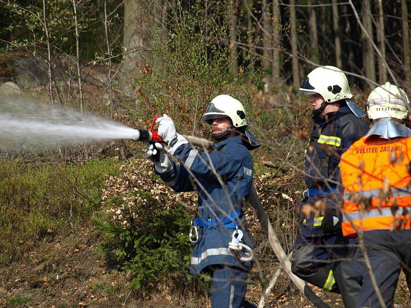 Prověřovací cvičení - požár Myslivecké chaty. Dálková doprava vody. 12. dubna 2009