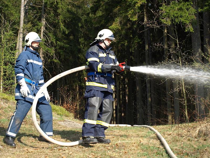 Prověřovací cvičení - požár Myslivecké chaty. Dálková doprava vody. 12. dubna 2009