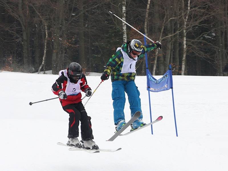 K tradicím v areálu Černá Říčka patří Zimní finále na závěr sezony. V sobotu Ledovcové rallye skicross, večer Děkujeme zhasínáme a v neděli Ledovcová olympiáda a zamknutí sjezdovky Krakonošem.