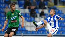 Fotbalisté Jablonce remizovali v Mladé Boleslavi 1:1. Na snímku Marek Kysela z Jablonce a Jakub Mareš z Mladé Boleslavi.