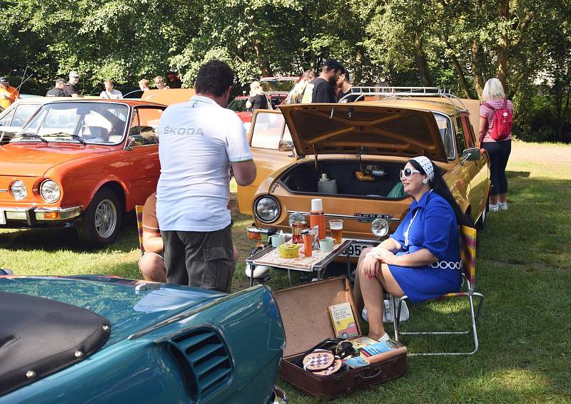 Den s Embéčkem přitáhl na Malou Skálu autoveterány.