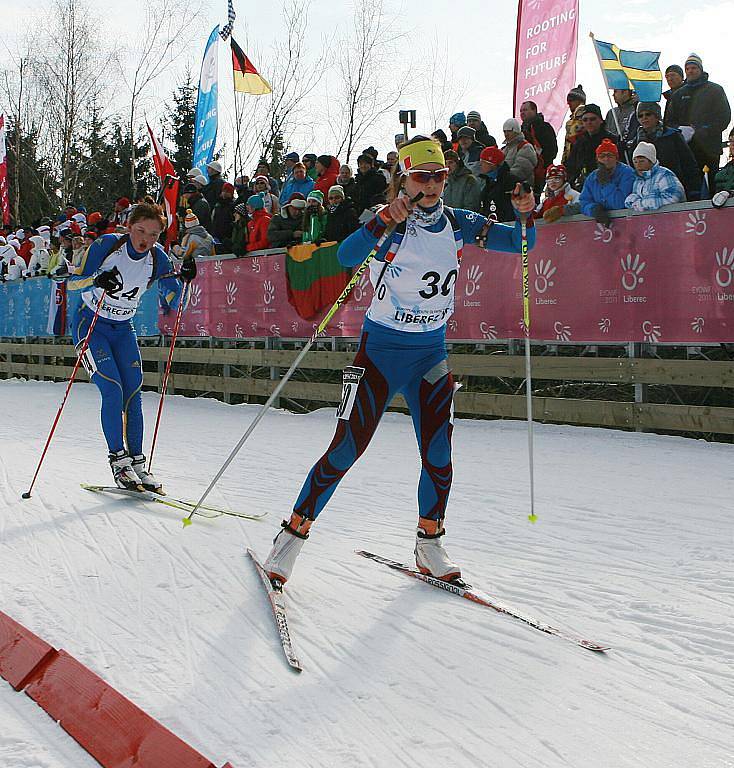 EYOWF 2011. Biatlon - dívky individuálně 10 kilometrů se jel v úterý v jabloneckých Břízkách.  Stříbrnou příčku obsadila Anais Chevalier (FRA).