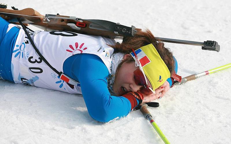 EYOWF 2011. Biatlon - dívky individuálně 10 kilometrů se jel v úterý v jabloneckých Břízkách.  Stříbrnou příčku obsadila Anais Chevalier (FRA).