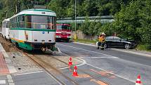 Dopravní nehoda osobního automobilu s tramvají se stala 17. července po druhé hodině odpoledne v Jablonci nad Nisou na světelné křižovatce ulic Liberecká a U Nisy.