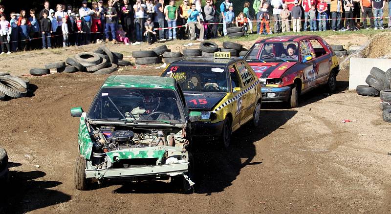 Tanvald v sobotu hostil třetí pokračování již legendárního Autošťouchu. Závodilo přes sedmdesát posádek a diváků přišly na tři tisíce.