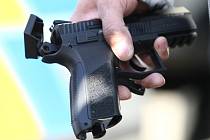 Kuličková pistole, z které útočník střílel po prezidentovi