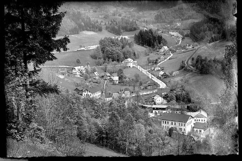 Obec Desná v Jizerských horách. Historické fotografie.