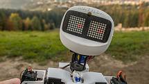 Matylda, humanoidní open source robot z dílny OpenTechLab Jablonec nad Nisou, se na konci října vydá stopem do Pelhřimova.