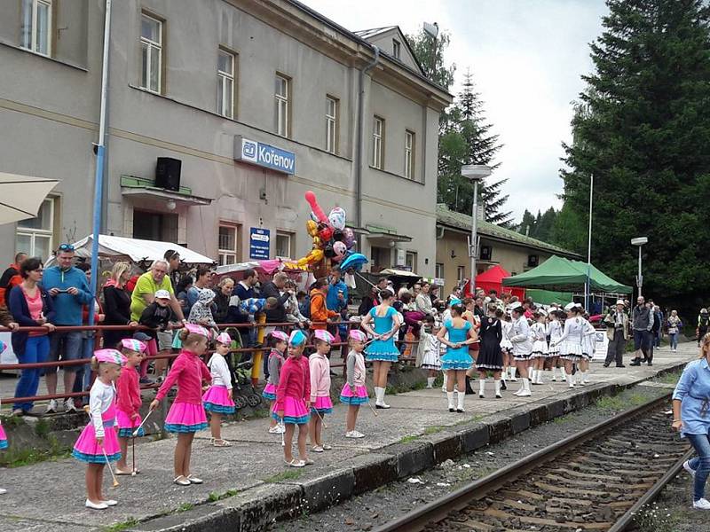 Parní lokomotiva Sedma jezdila o víkendu na trati Kořenov Harrachov. 