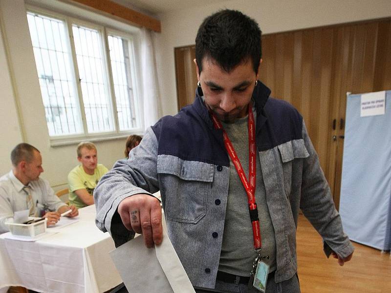 Volby do Poslanecké sněmovny České republiky na Jablonecku. V pátek se k urnám vypravili i odsouzení ve Věznici Rýnovice.