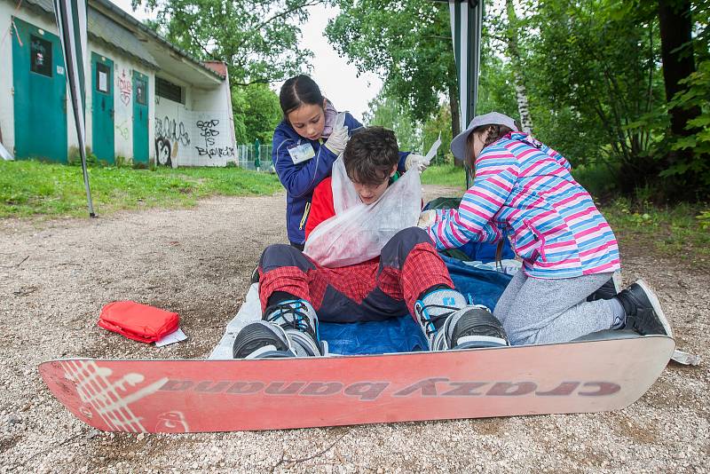 Krajské kolo Helpíkova poháru Libereckého kraje, zdravotně výchovné soutěže v první pomoci pro žáky pátých tříd základních škol, proběhlo 16. května u vodní nádrže Mšeno v Jablonci nad Nisou.