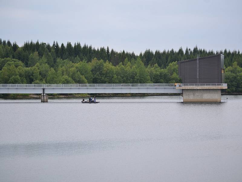 Surová voda pro úpravnu v Bedřichově je akumulována v přehradě Josefův Důl. Na břeh je zákaz vstupu do vodárenského pásma.
