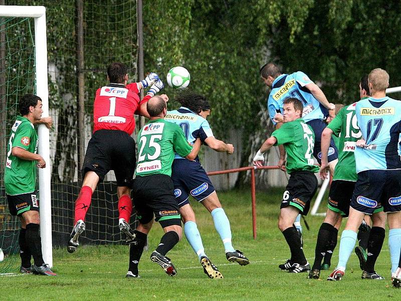 Přípravné utkání FK BAUMIT Jablonec s Bohemians Praha (Střížkov) se hrálo na trávě v Doubravě.