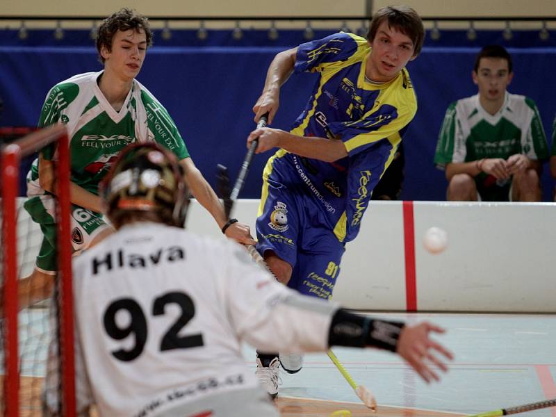 Jablonečtí florbalisté (v modrém) podlehli v utkání podzimu Ústí nad Labem.